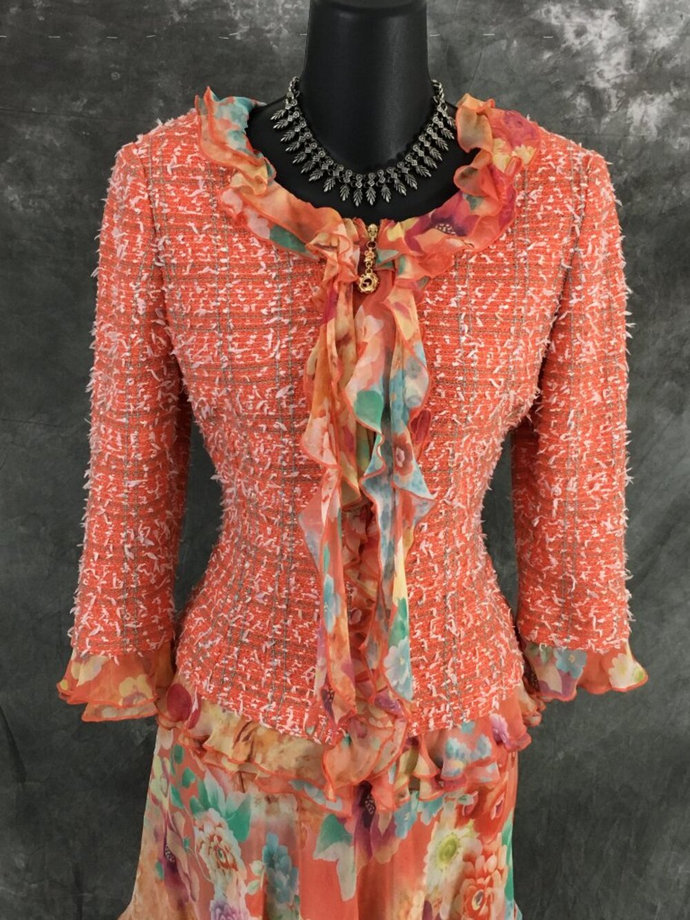 BEAUTIFUL St John couture knit couture coral multi jacket skirt suit size 4 - Picture 2 of 7
